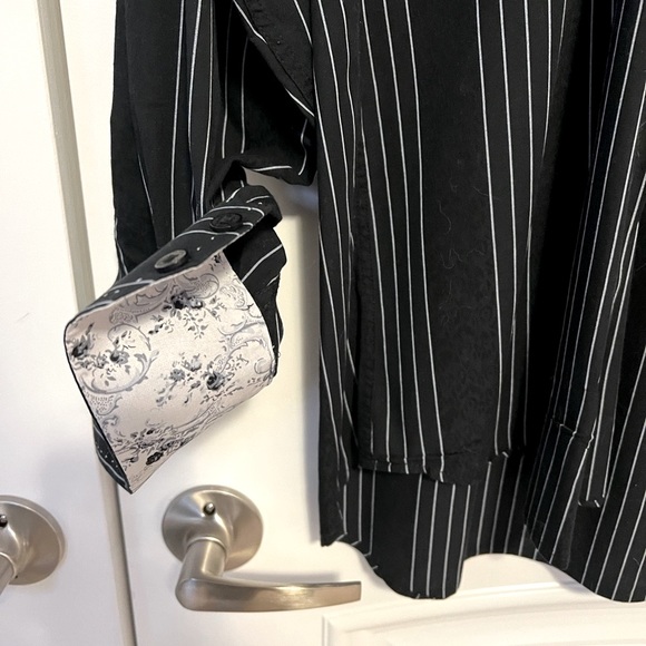 Mens button down with cuff detail size M - Picture 3 of 9